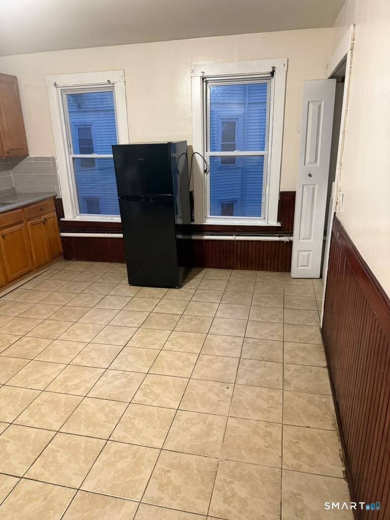 727 East St – photo 4
