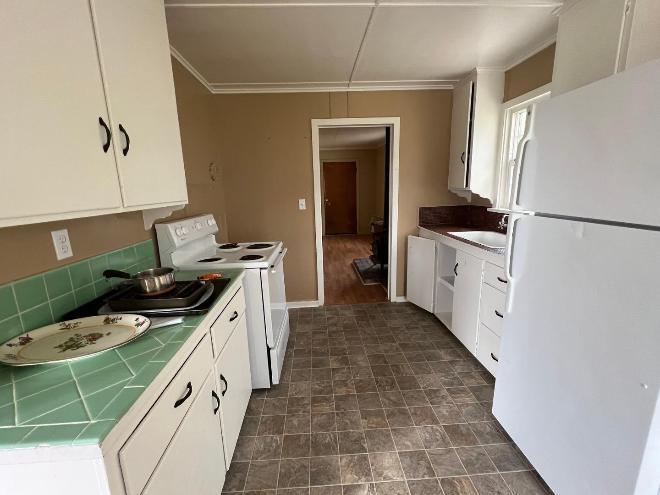 210 E Lake St – photo 3