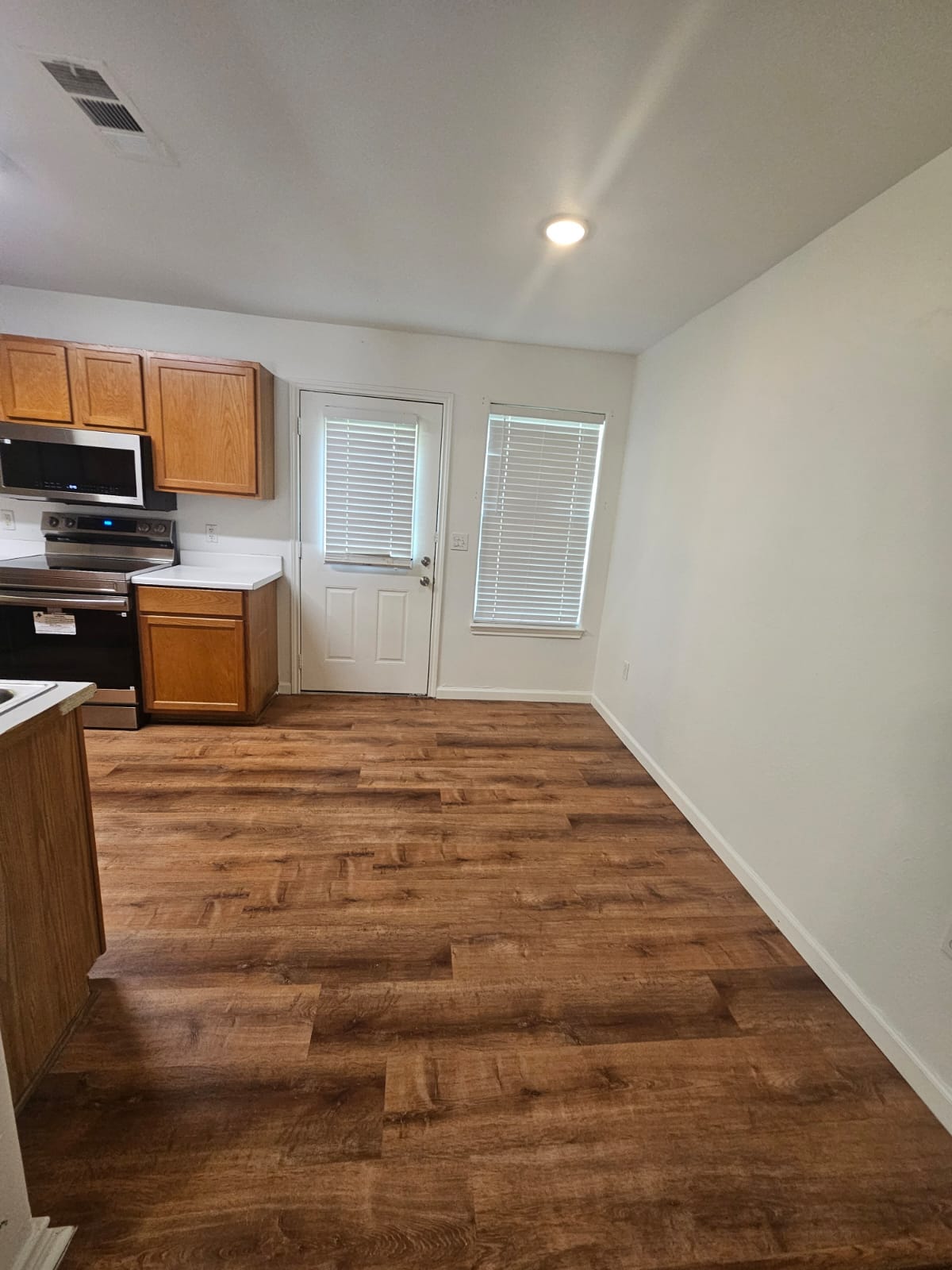 606 Trinity St – photo 5