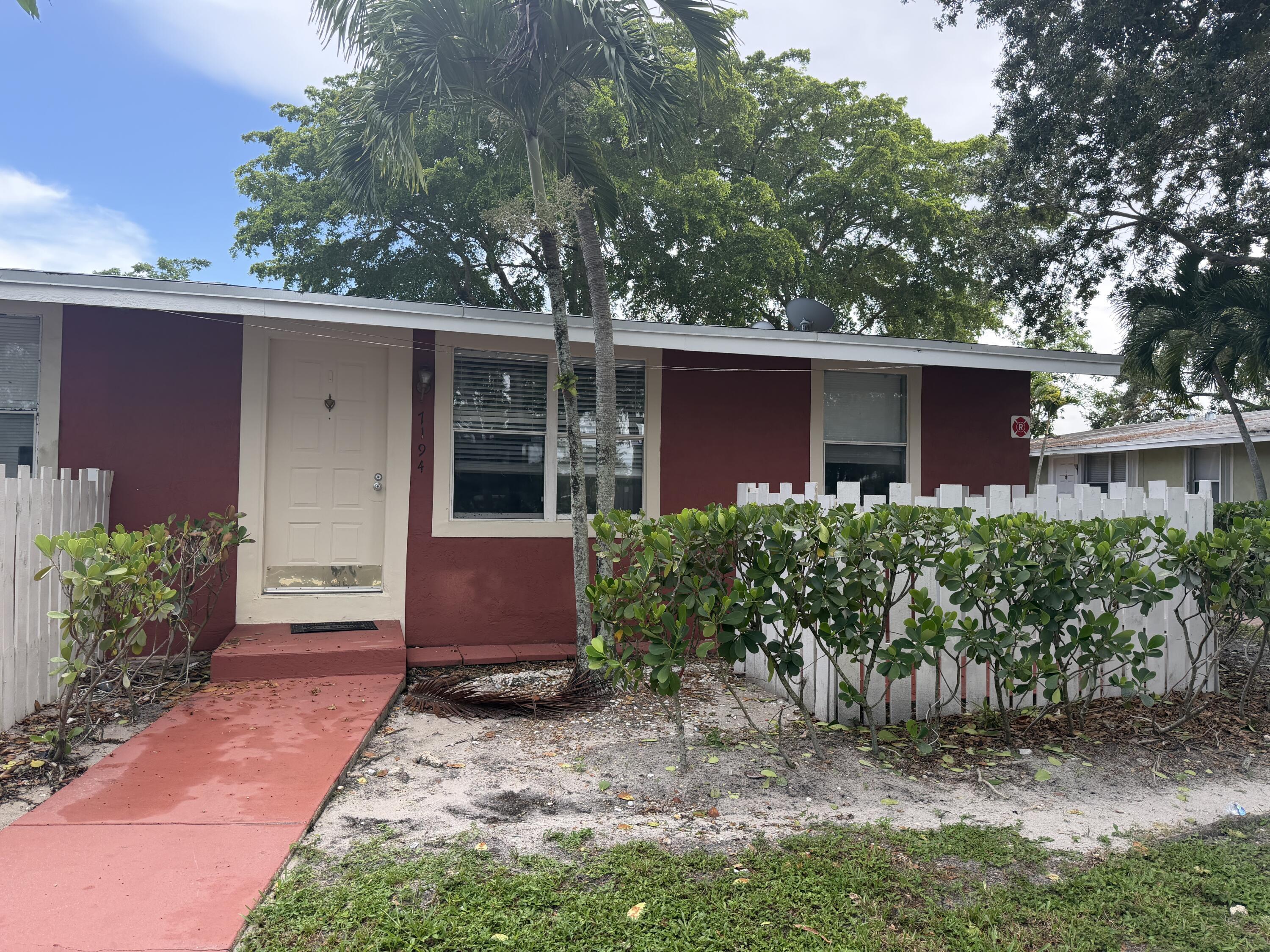 7194 Southgate Blvd – photo 1