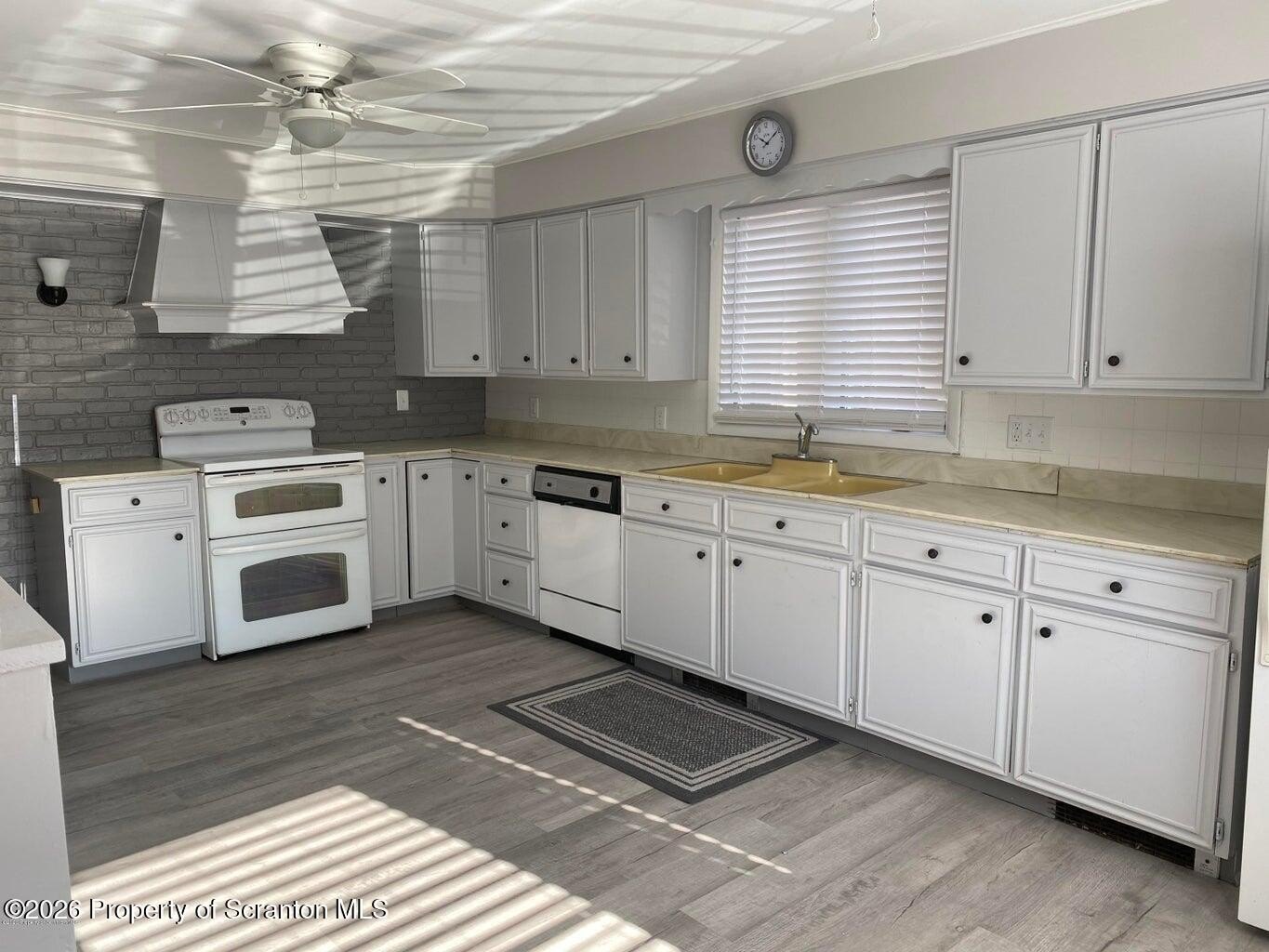131 S Blakely St – photo 2