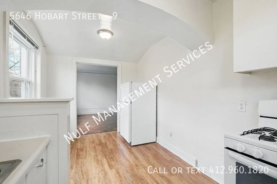 5646 Hobart St – photo 3