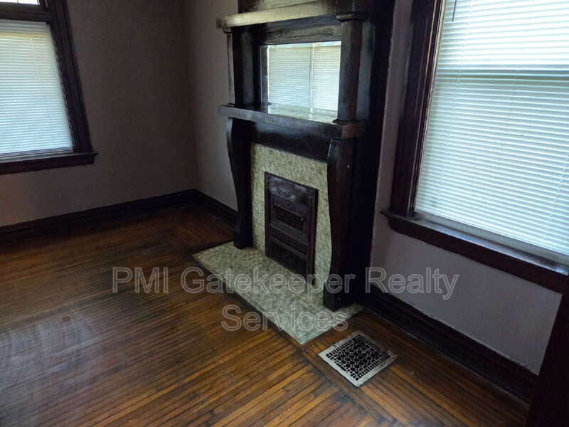 954 Hawthorne Ave unit 1 – photo 5