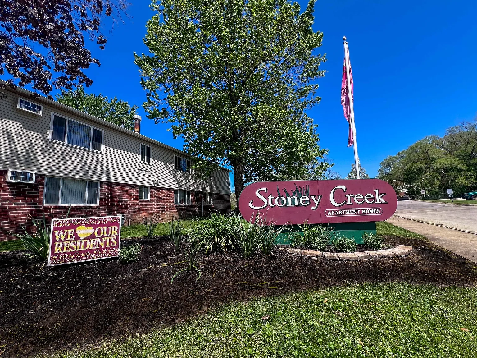 Stoney Creek Apartments – photo 2