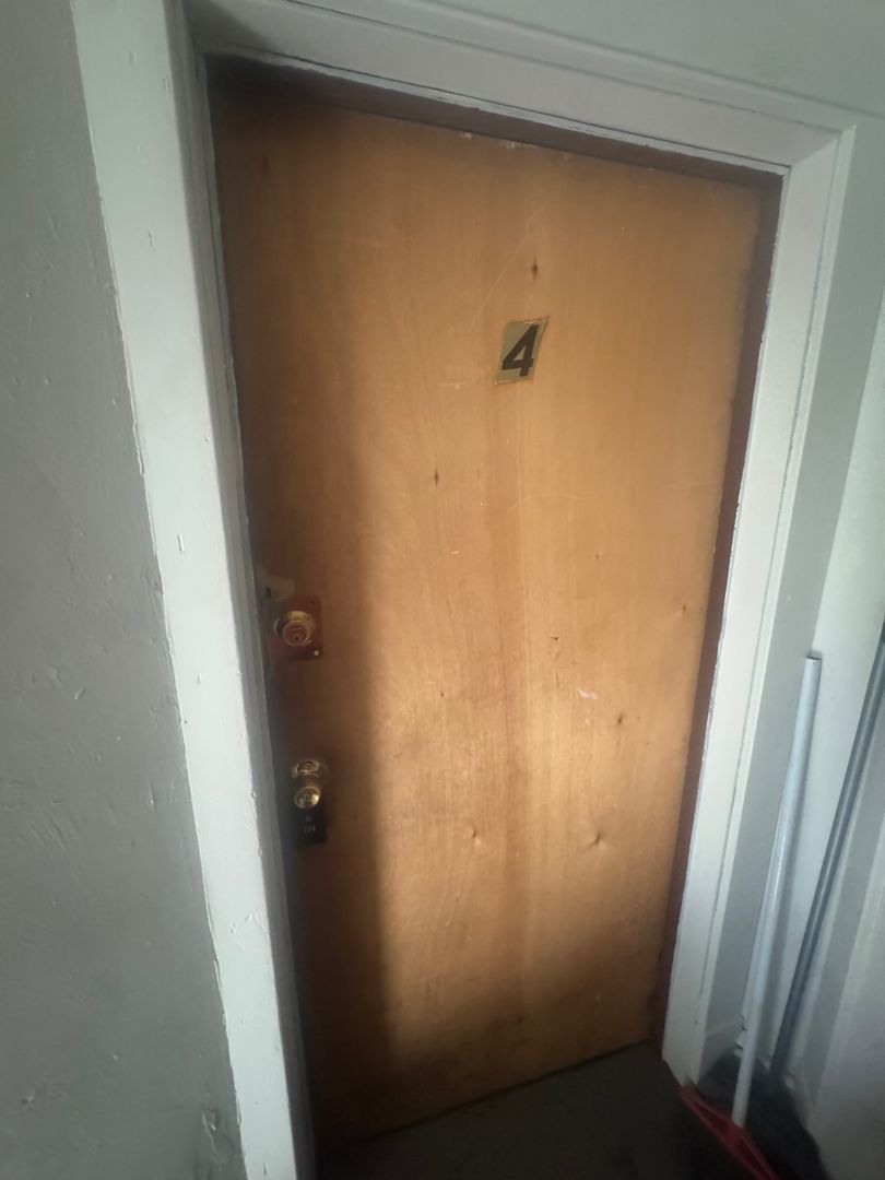800 E 95th St unit Unit 4 – photo 2