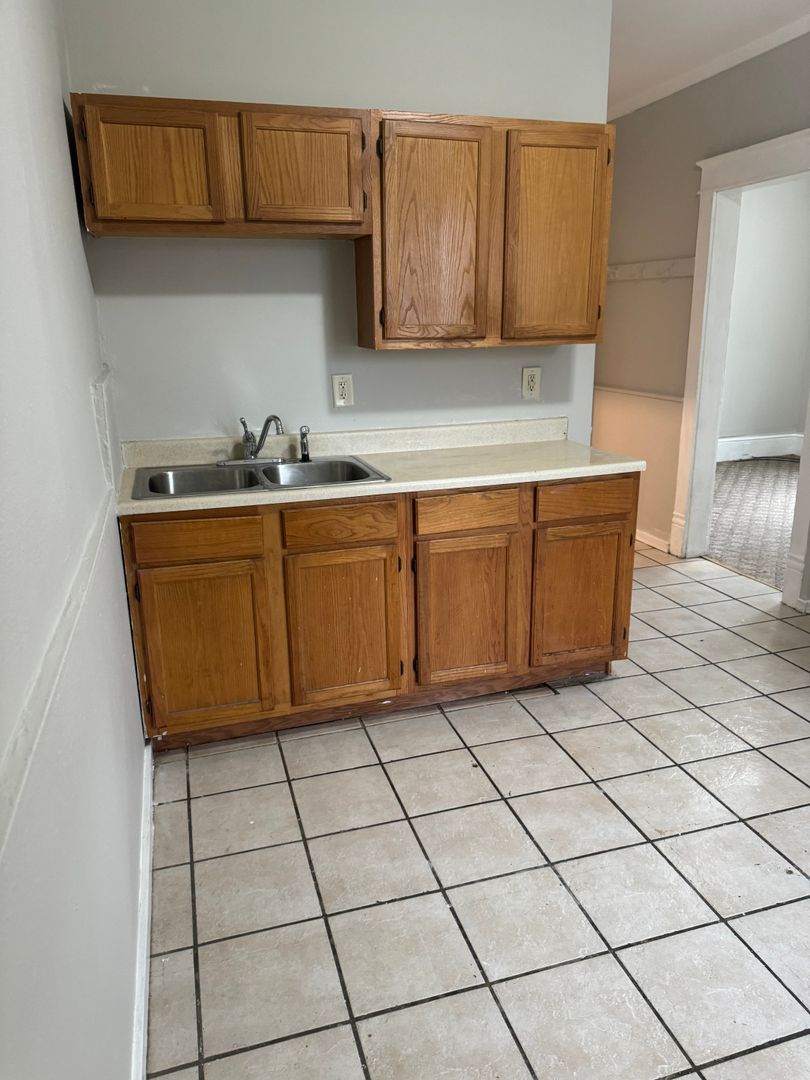 2002 57th St unit Apt. 6 – photo 1