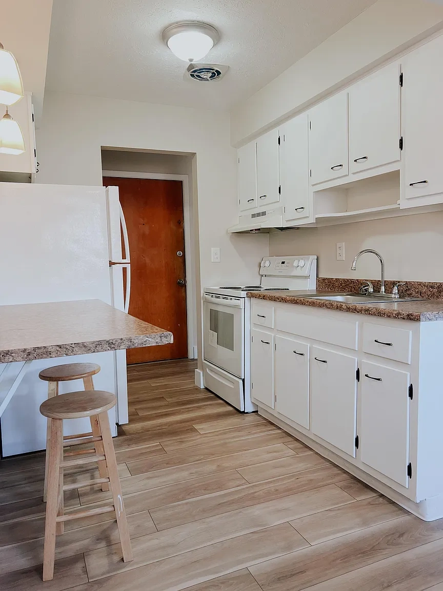 Emerald Village Apartments – photo 3