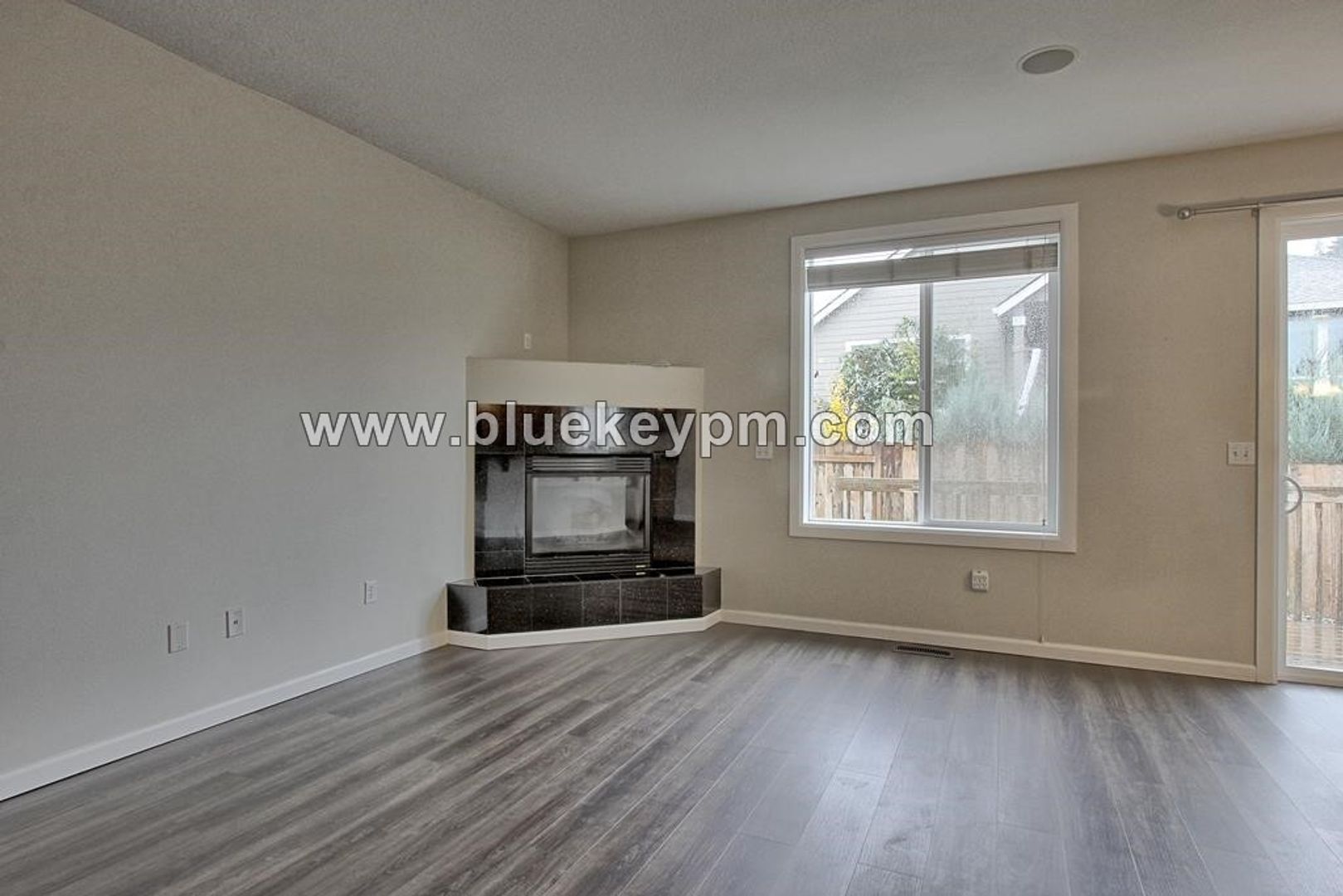 907 N 9th Way – photo 4
