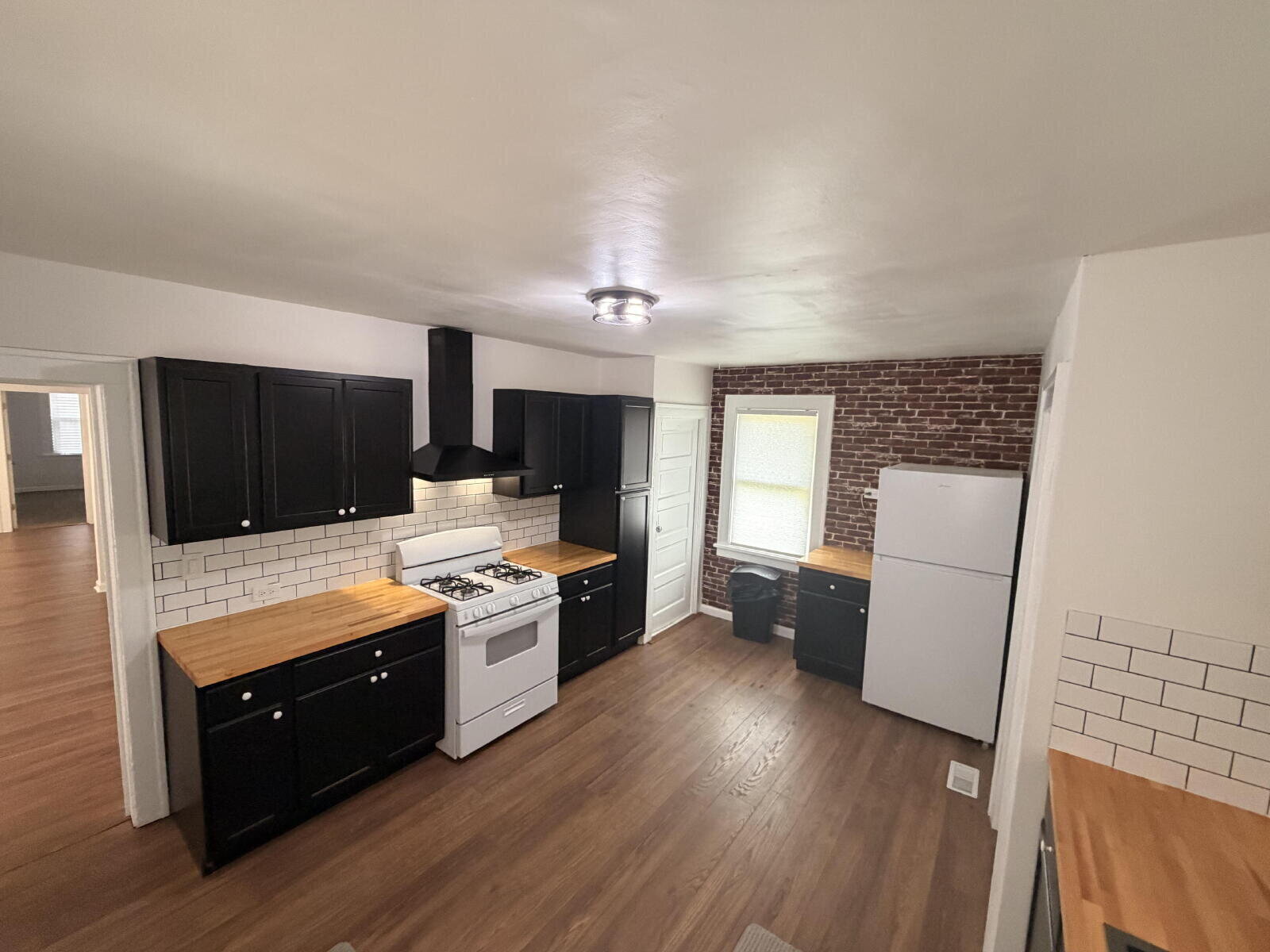 3142 W 33rd St – photo 4