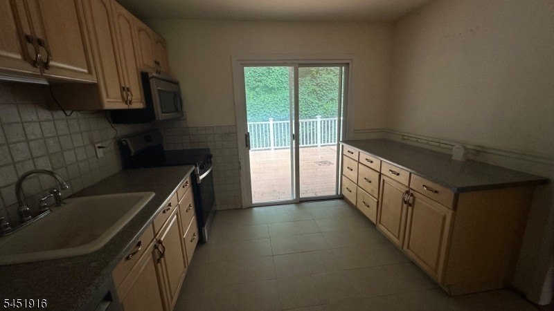 95 Longwood Lake Rd – photo 2