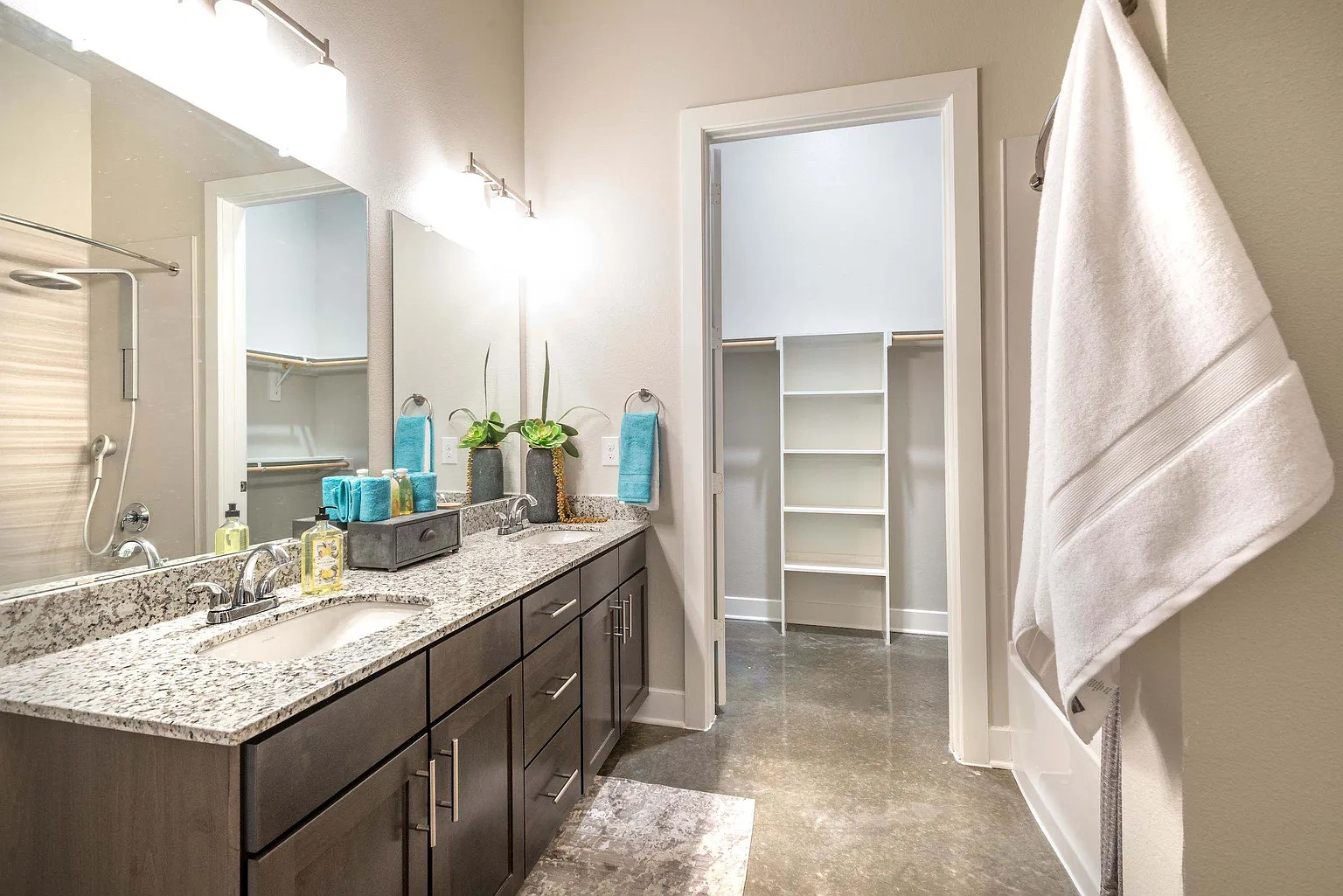 Lakeview Apartments – photo 4