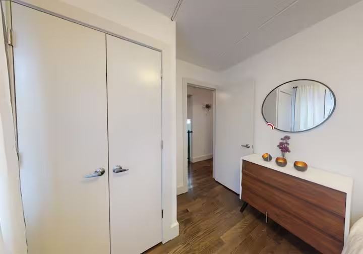 Private Bedroom in 5 Bedroom/3 Bathroom Home – photo 5