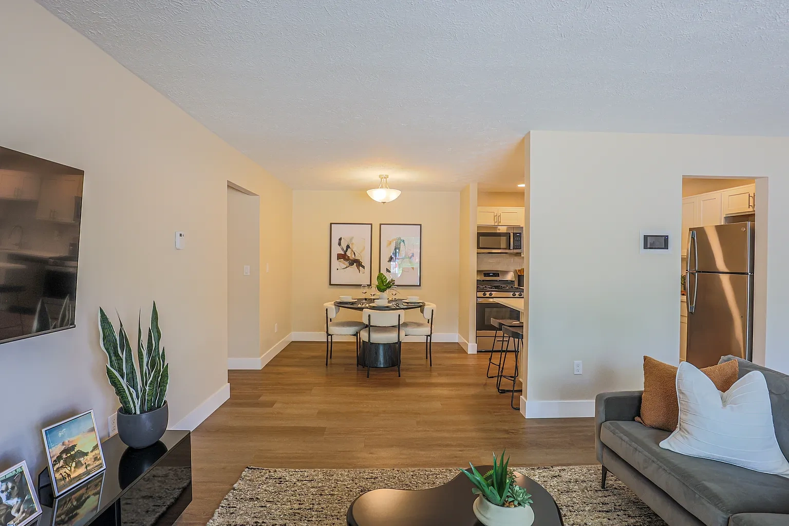 Jamestown Village Apartments – photo 5