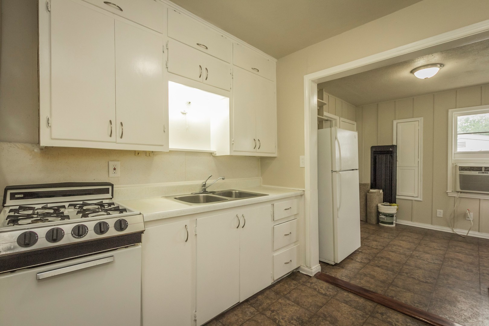 204 E Franklin Ave – photo 4
