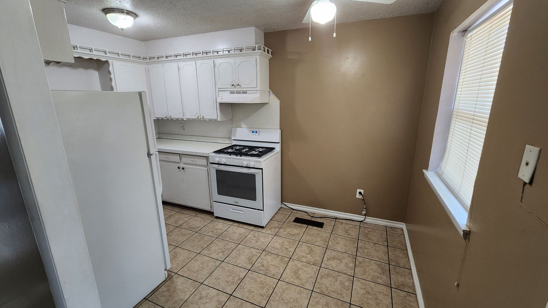 301 N University Dr unit 7 – photo 2