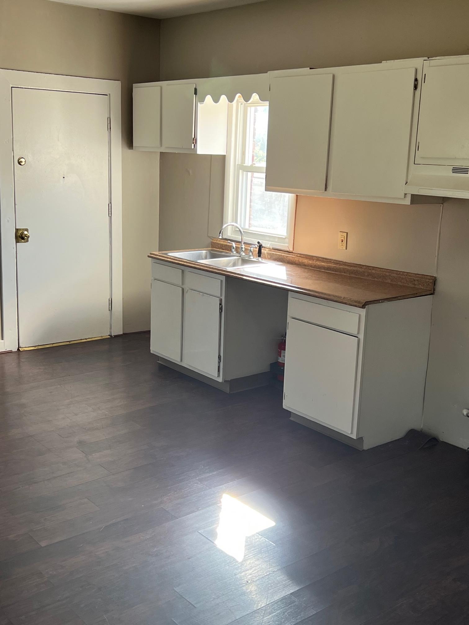 481 12th St – photo 3