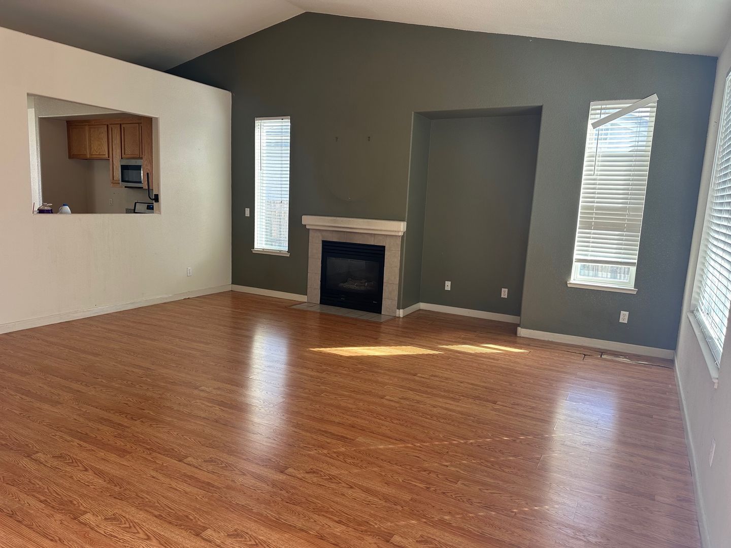 3527 Griffith Dr – photo 2