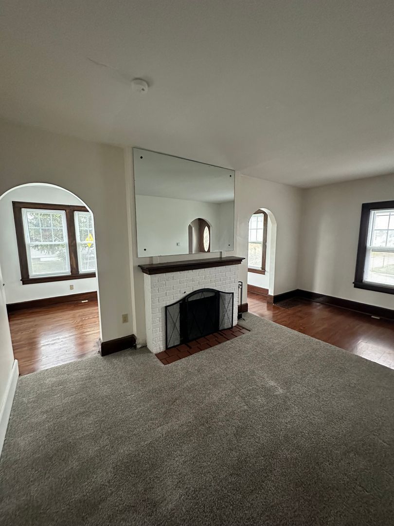 848 E University St – photo 4