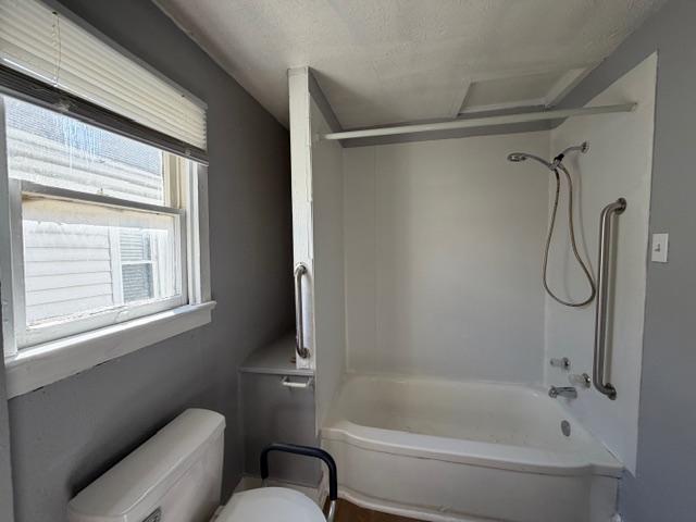 317 Commercial St – photo 4