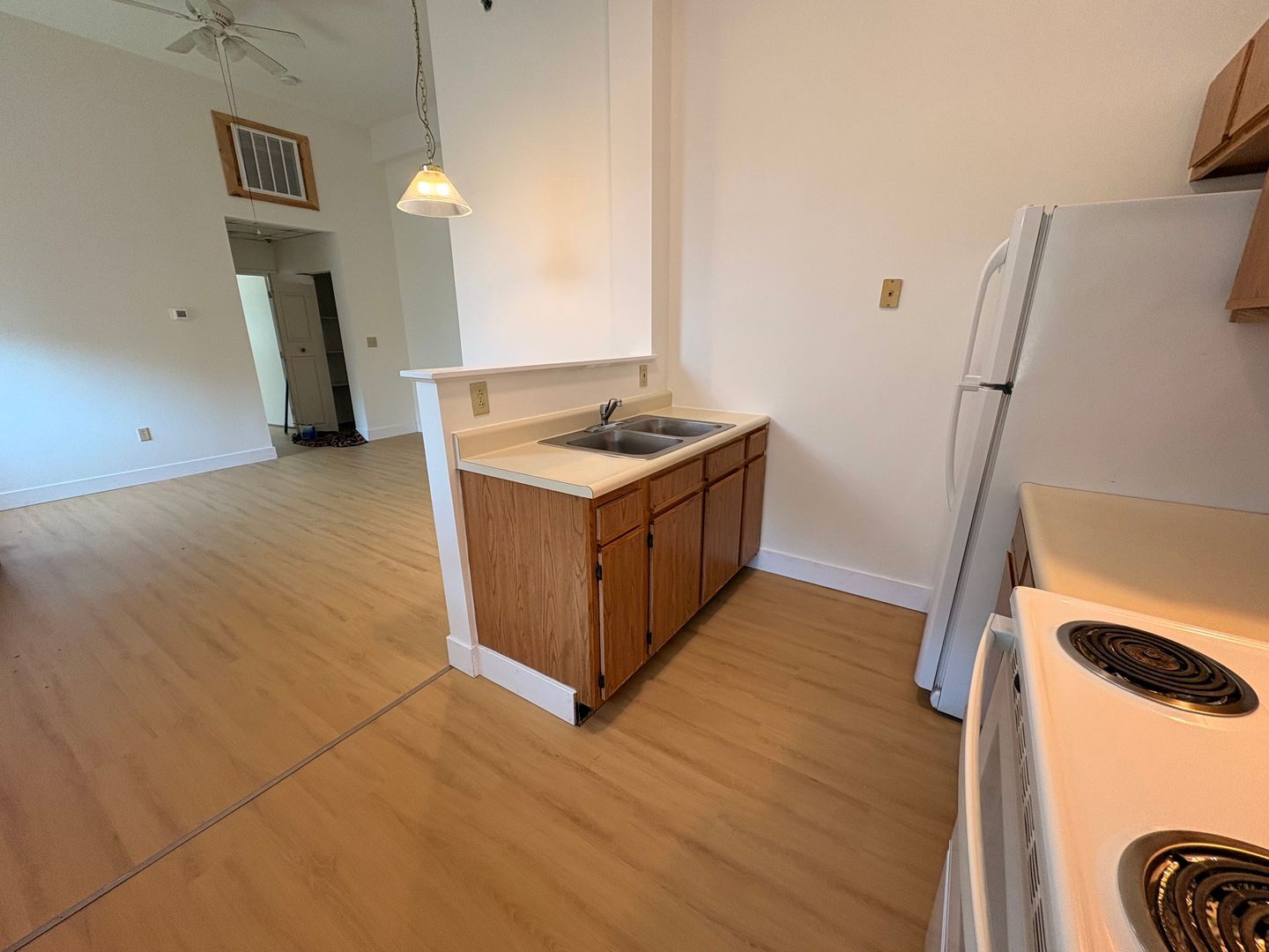 252 W College Ave unit Unit 212 – photo 2