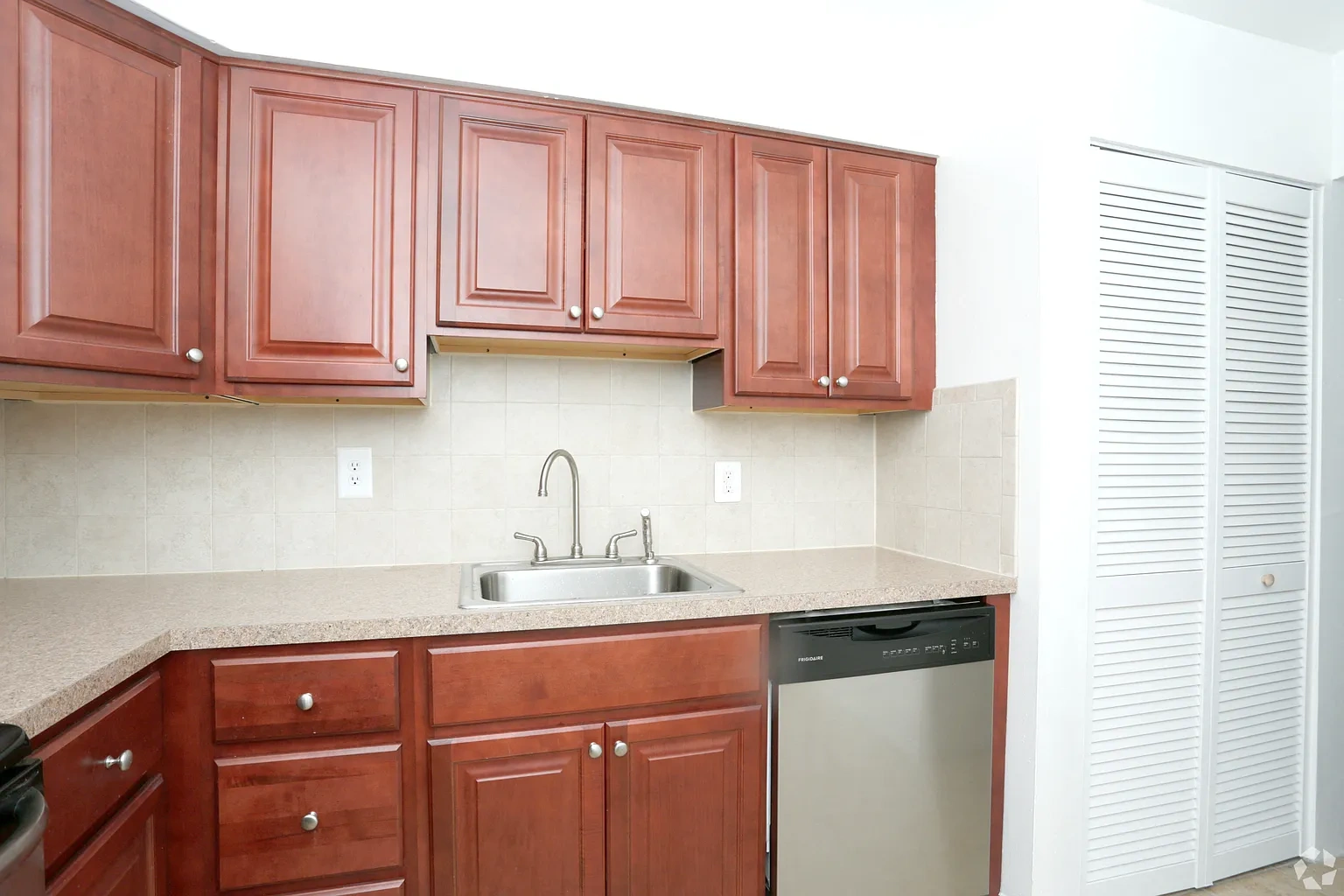 Garrison Apartments – photo 4