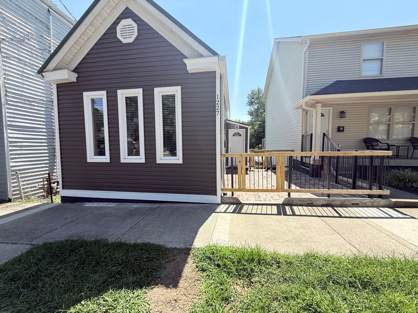 1227 Vincennes St – photo 1
