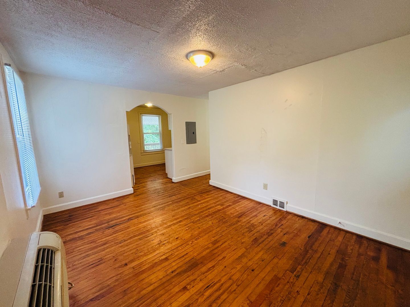 821 Montgomery St – photo 2