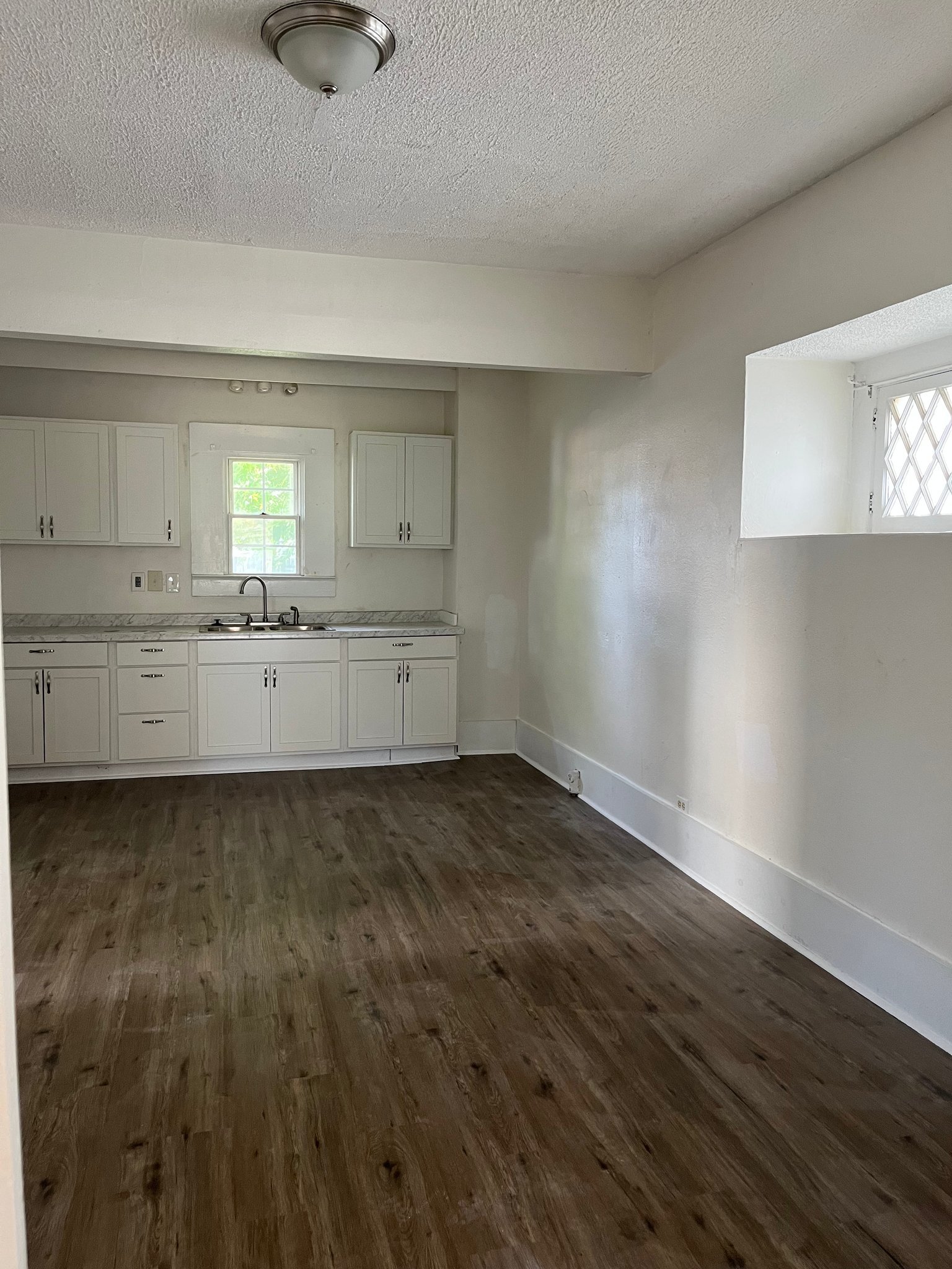 126 Churchill Rd – photo 2
