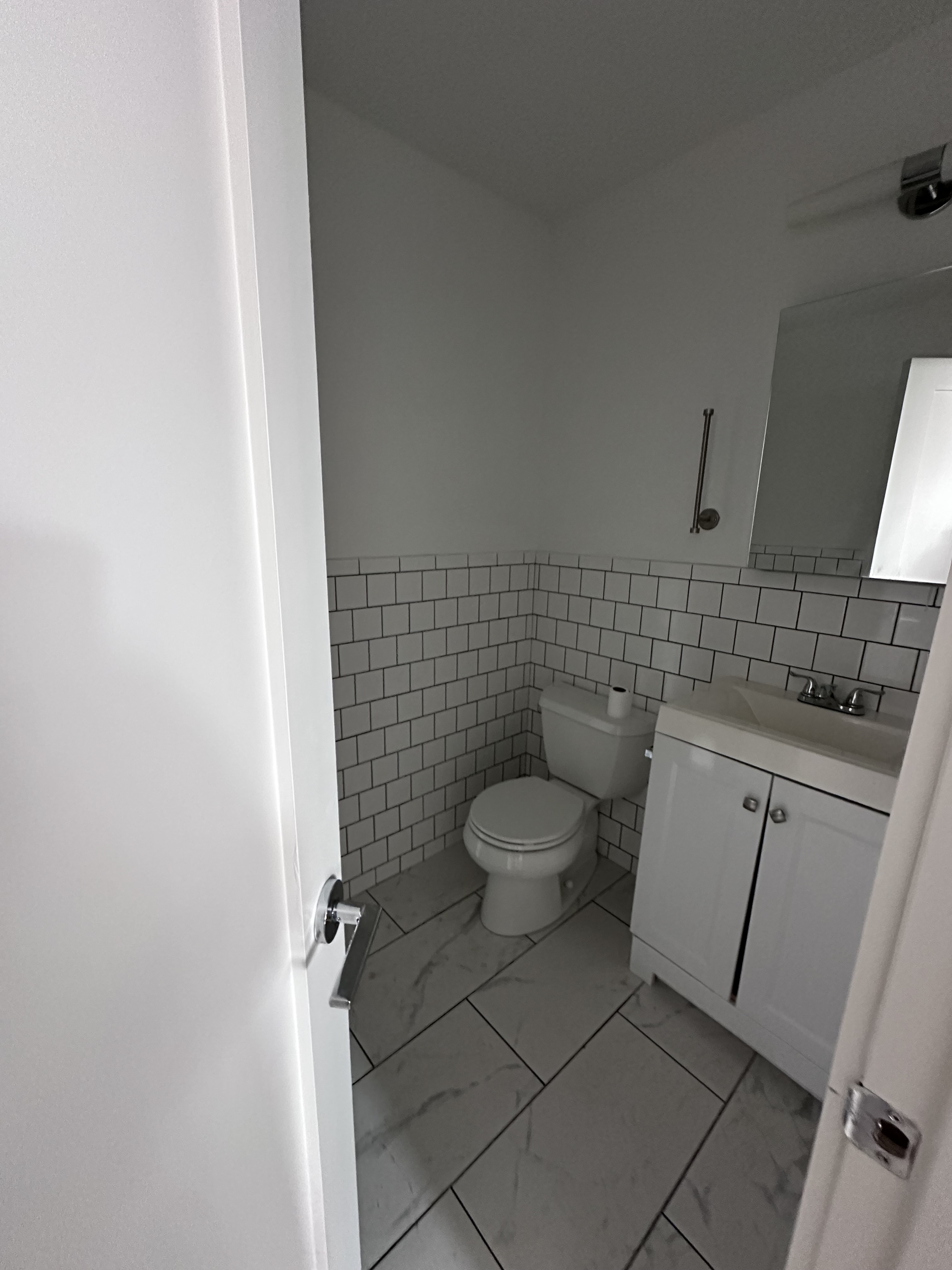 562 Main St – photo 3