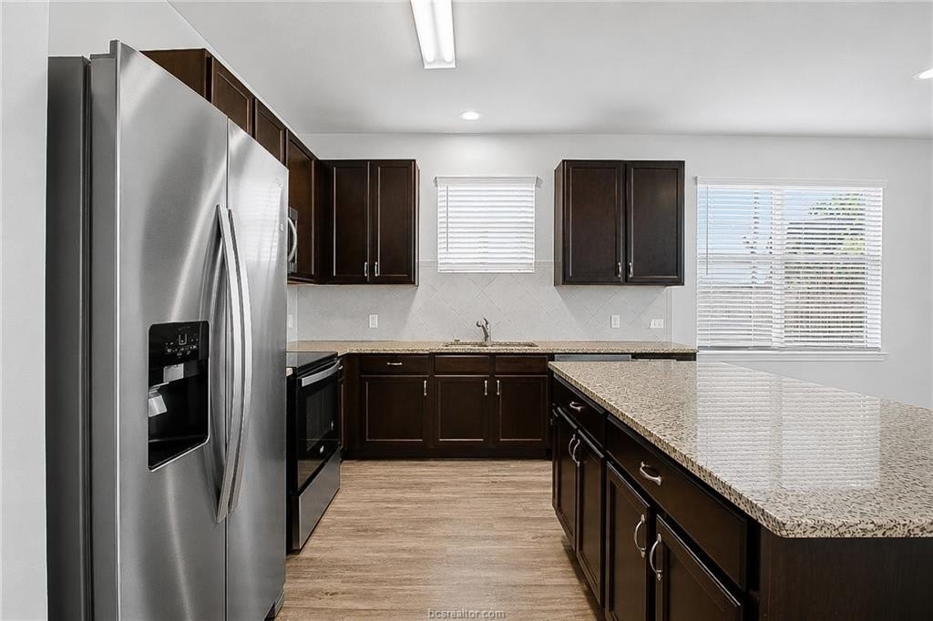 982 Crossing Dr – photo 4