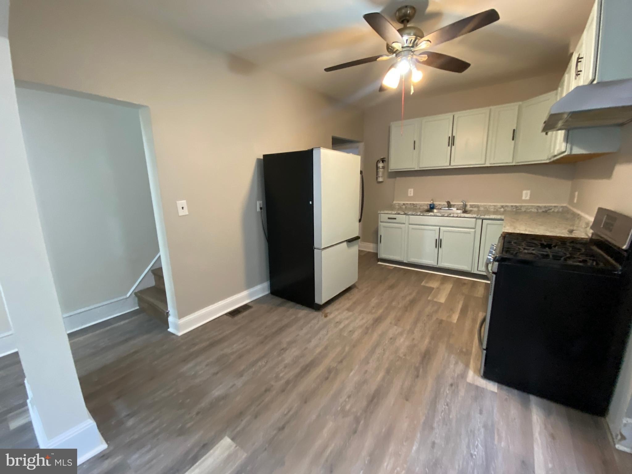 220 Pearl St – photo 1