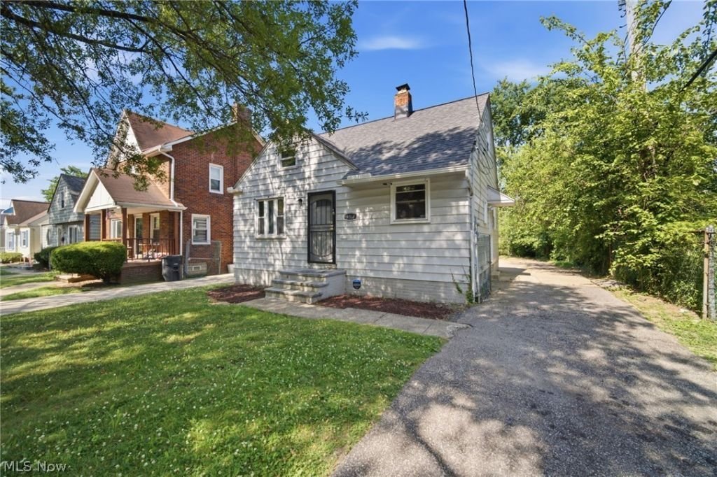 4068 E 155th St – photo 2
