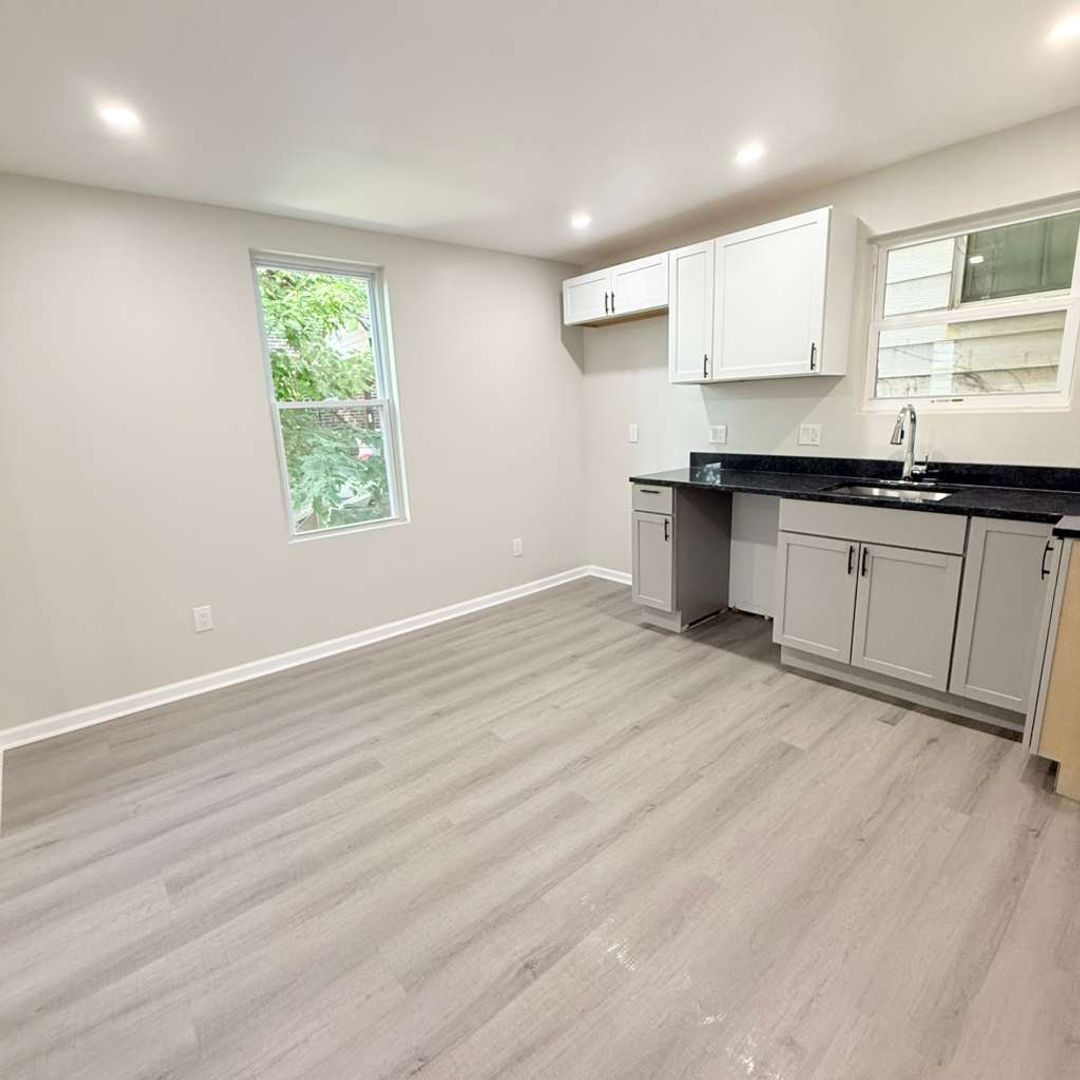 2021 Hampton Ave unit Floor 1 – photo 2