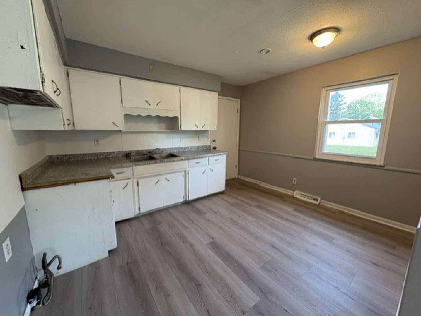 1382 Bellevue Ave – photo 4