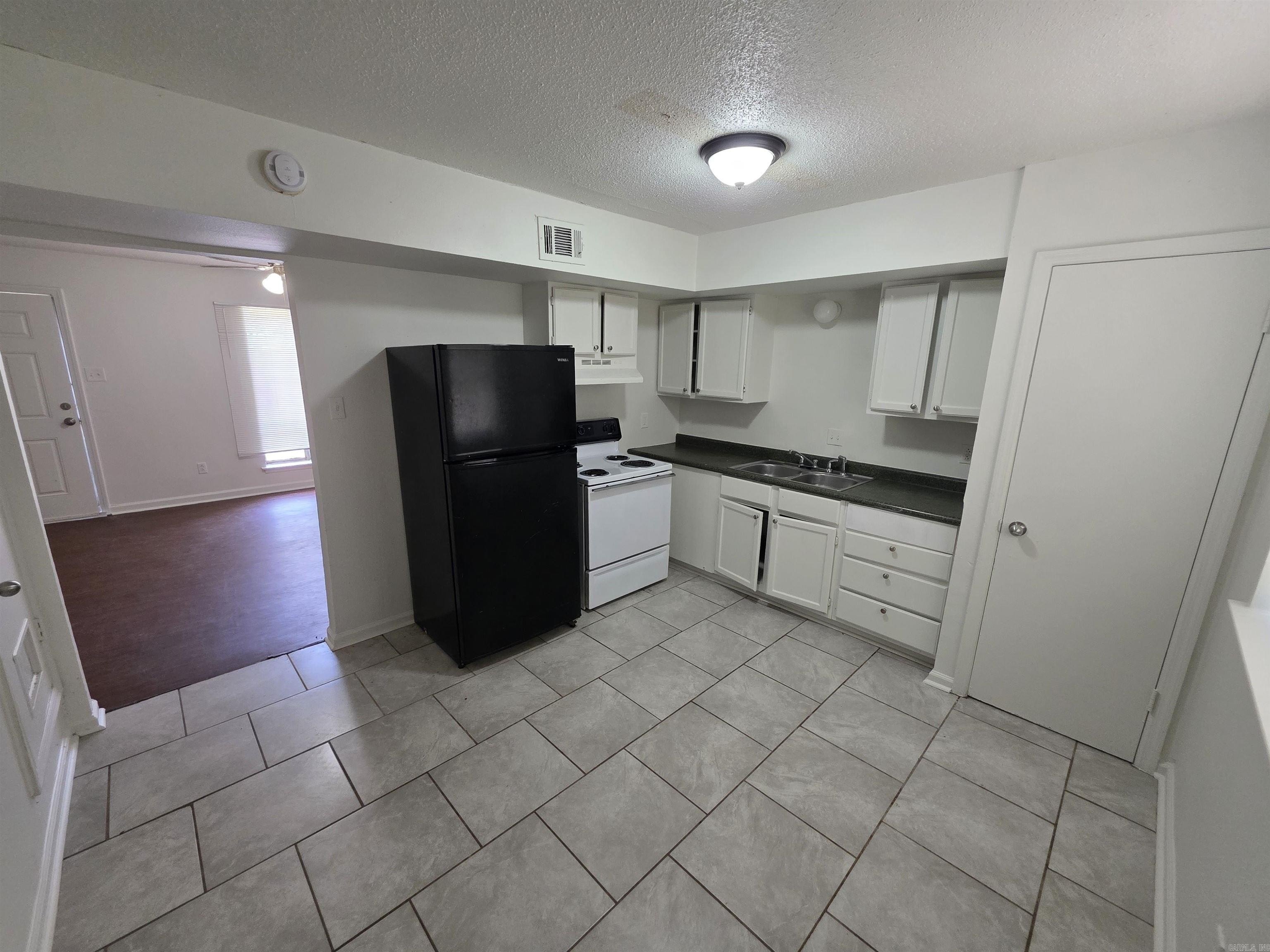 9408 Lew Cir #A – photo 3