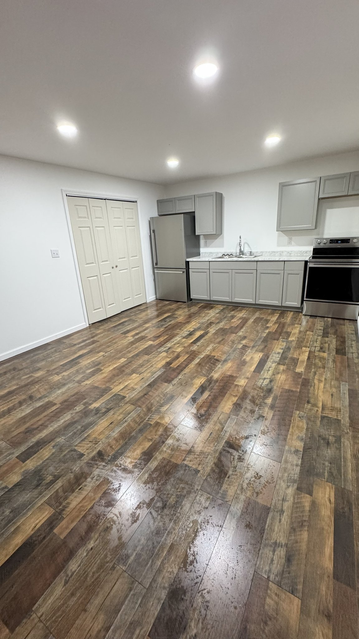 225 N Frisco St unit A – photo 3