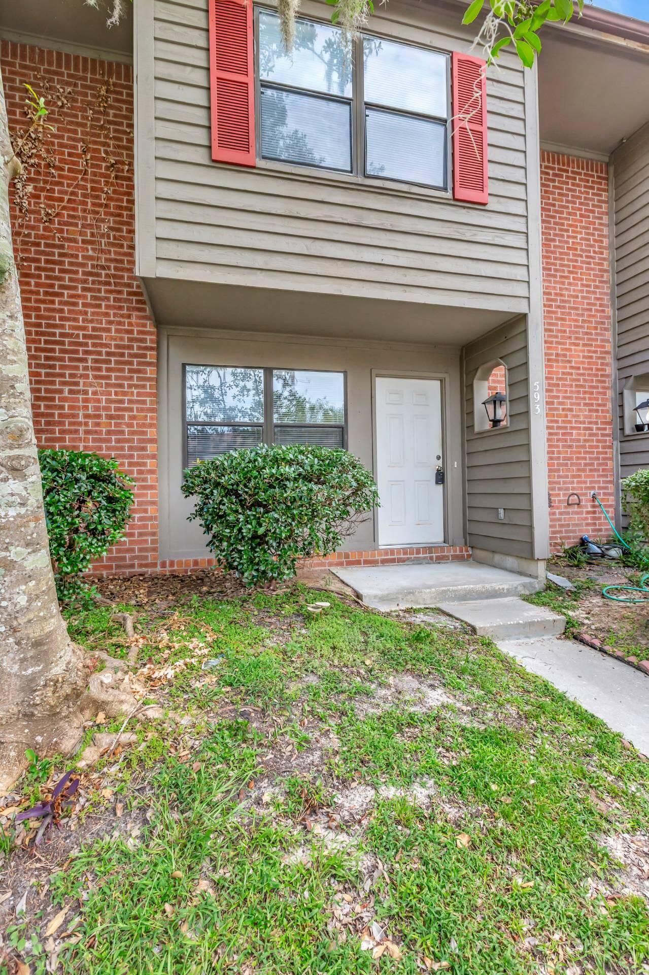 593 Travelers Blvd – photo 2