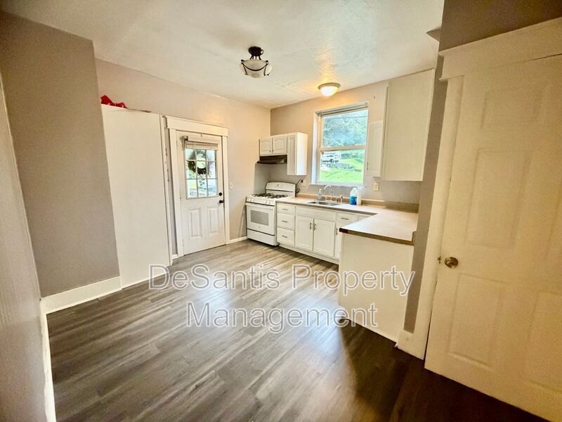 1133 Wade St – photo 4