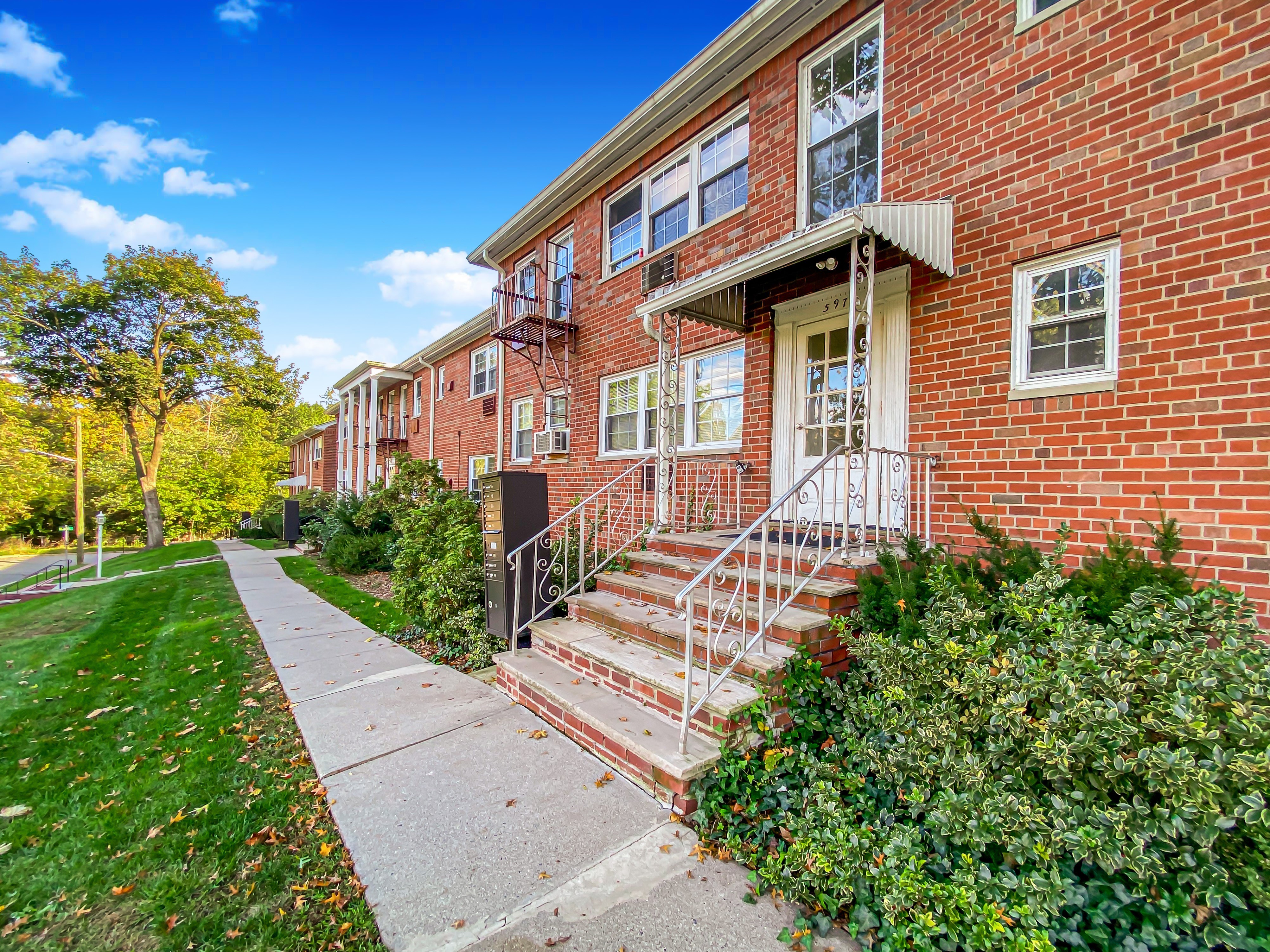 585 Center St unit 10 – photo 2