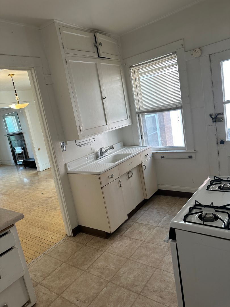 711 Broadway N unit 3 – photo 4