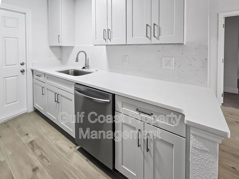 518 12th St W unit A – photo 2