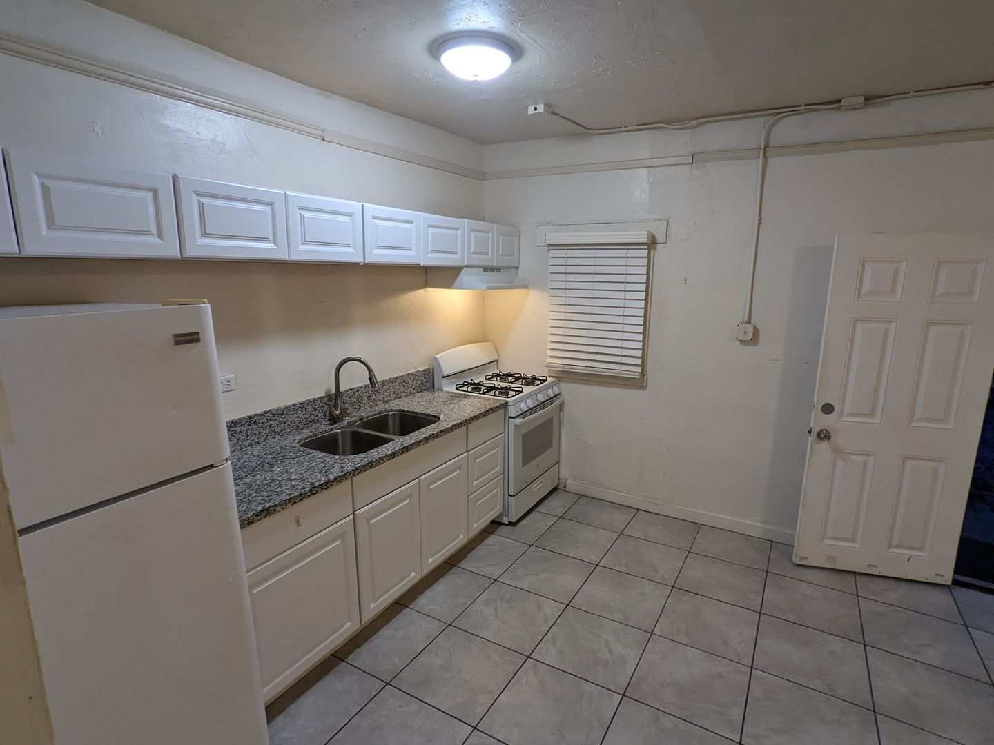 560 S Madison Ave unit 04 – photo 4