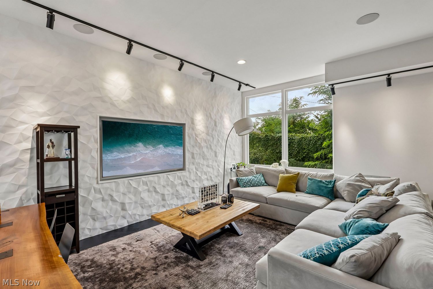9525 Lake Ave – photo 3