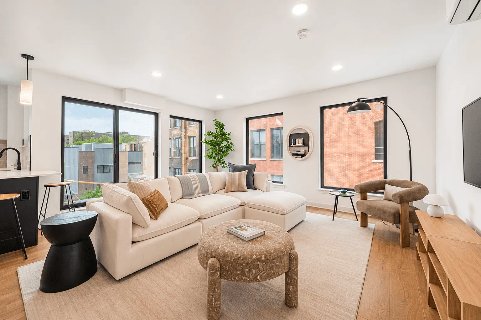 310 West – photo 2
