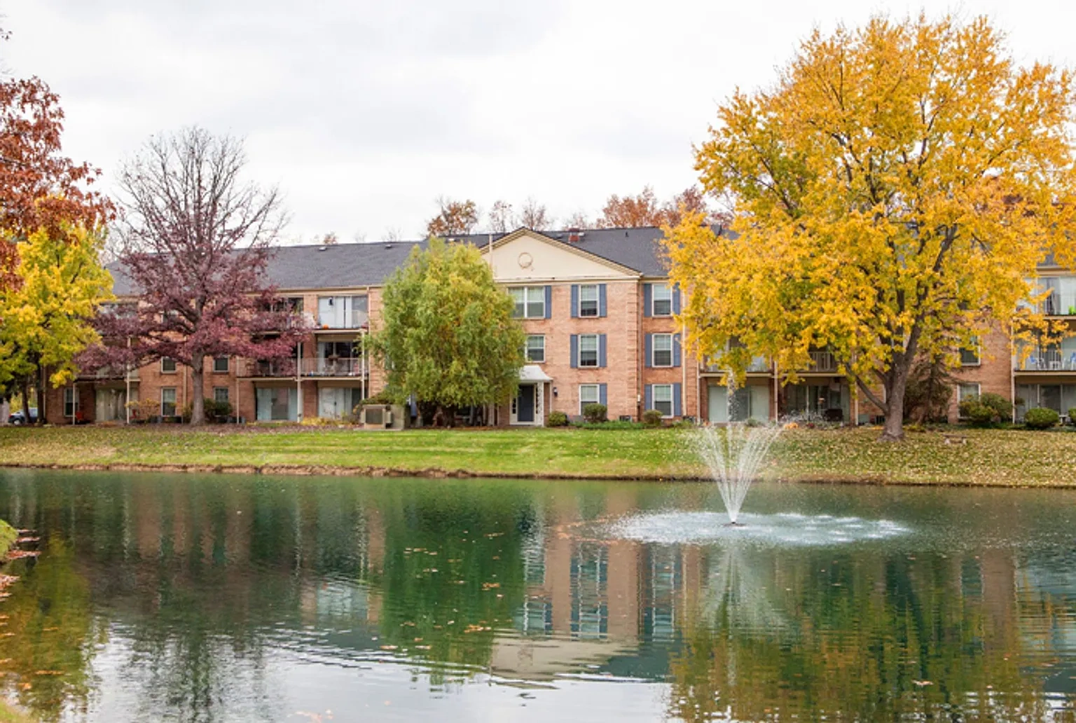 Fountain Lake Apartment Homes – photo 3