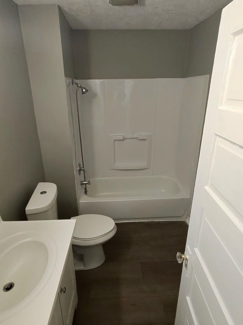 10514 Mt Auburn Ave unit Down Stairs – photo 4