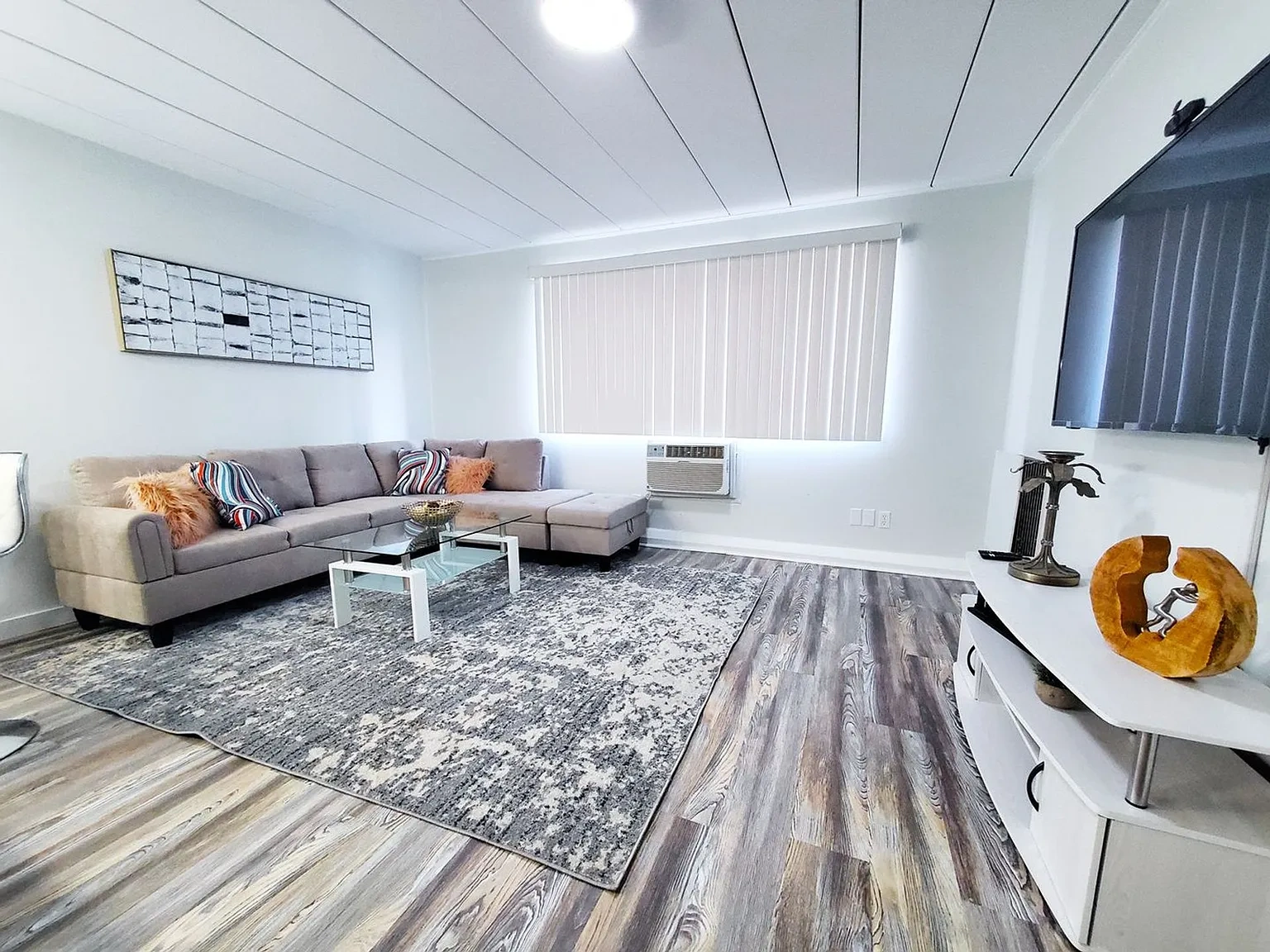 Shorewood Apartments – photo 1