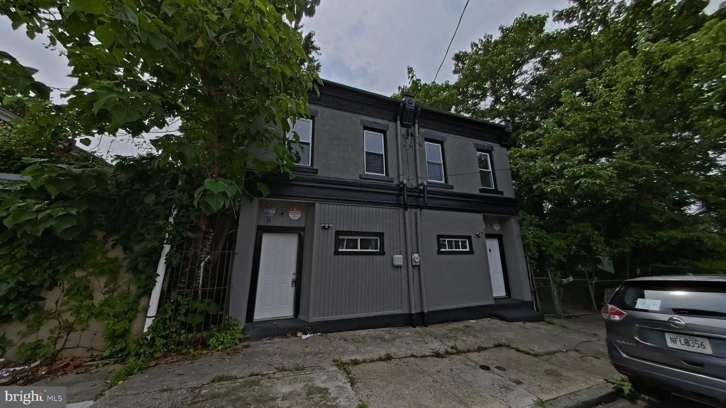 868 E Locust Ave – photo 1