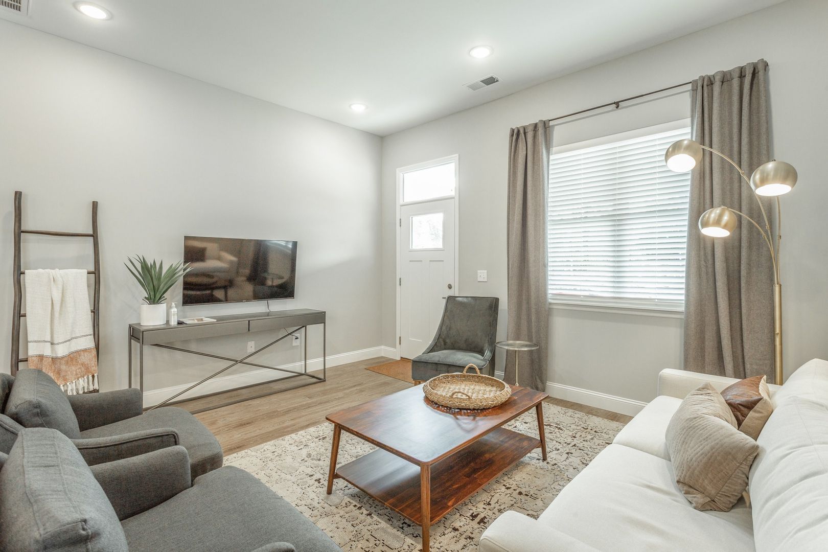 594 Strong Ave – photo 4