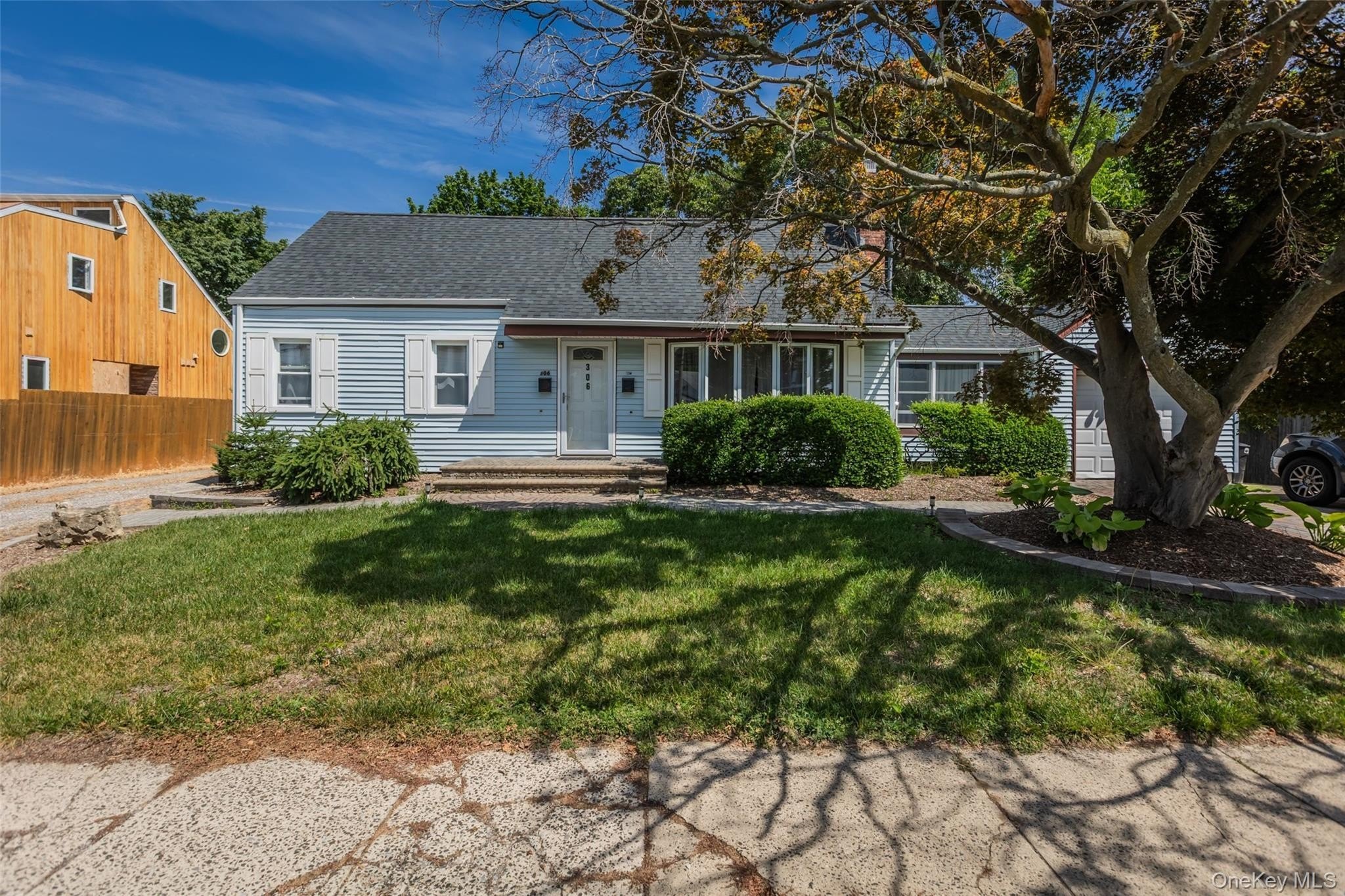 306 5th Ave – photo 1